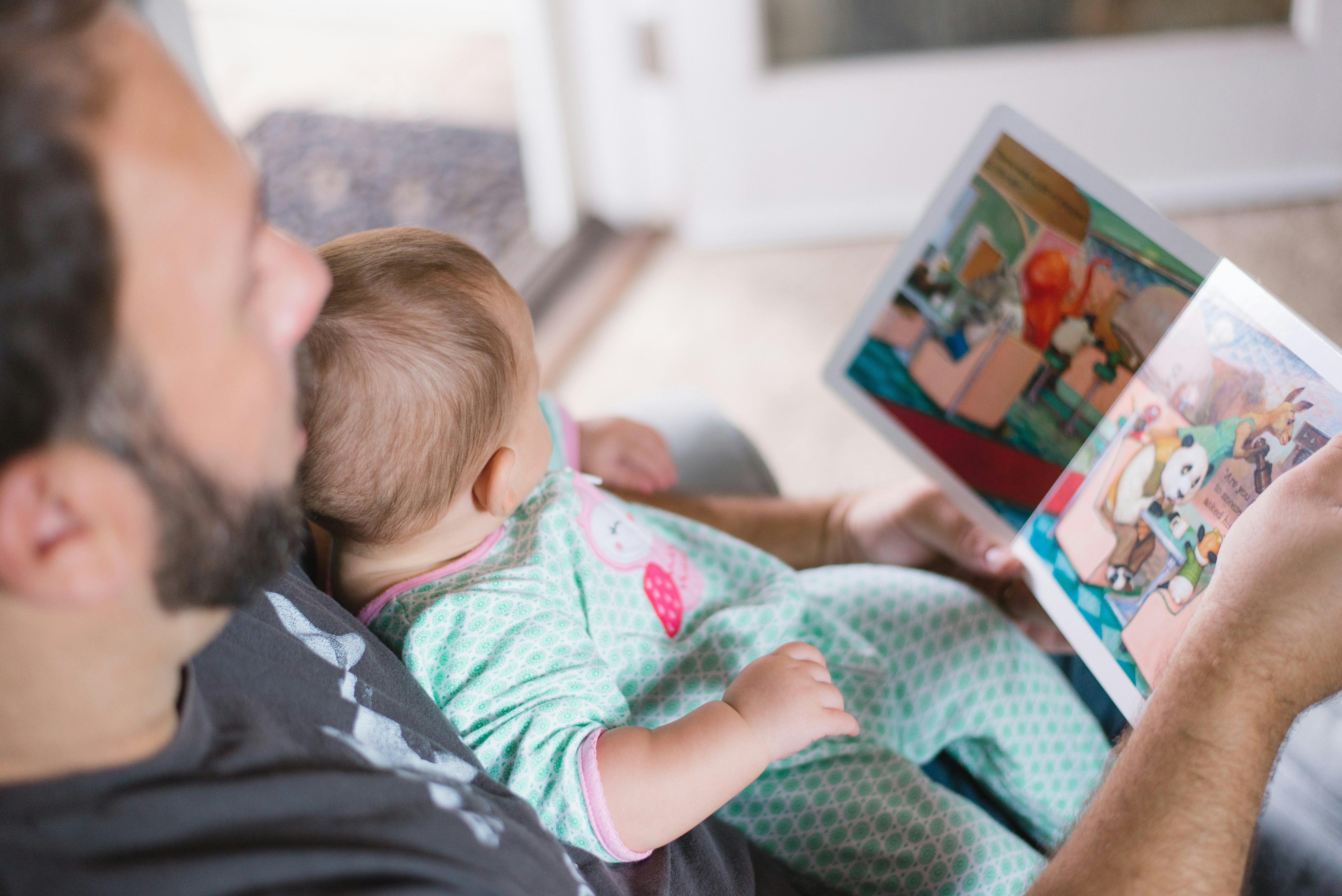 Clingy Baby? Here’s How a Baby Carrier Can Help with Separation Anxiety